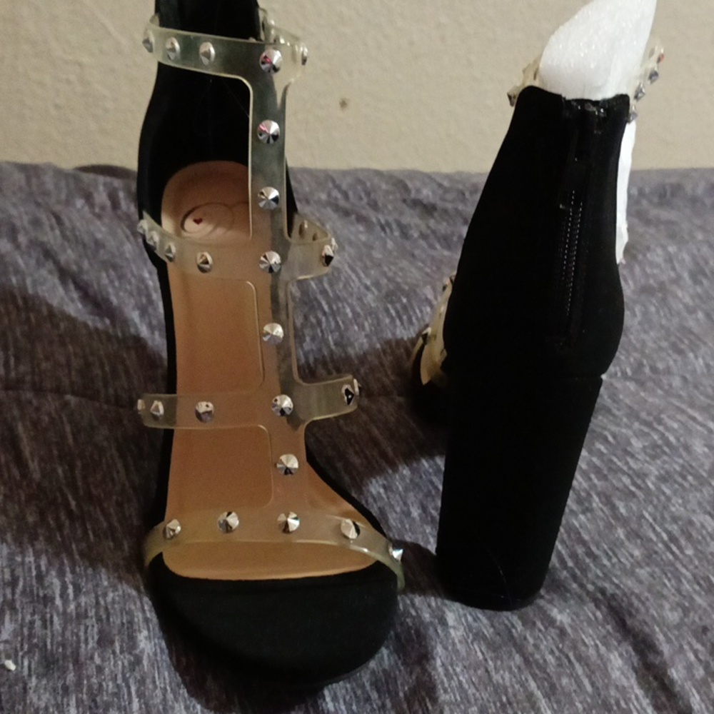 Heels - Picture 2 of 3